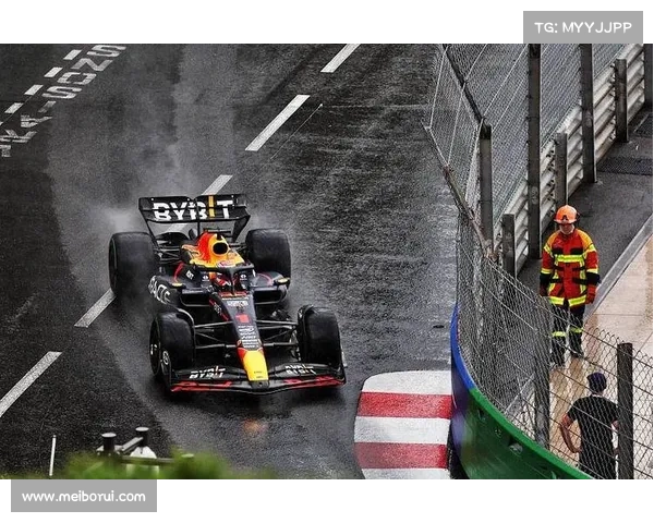 维斯塔潘雨战称王 红牛车队豪取赛季六连冠