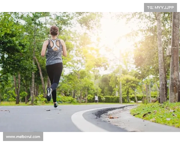 夏季跑步安全全攻略避开高温时段合理补水避免中暑困扰